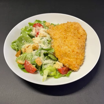 Cézár Saláta, Parmezán bundás rántott csirkemellel